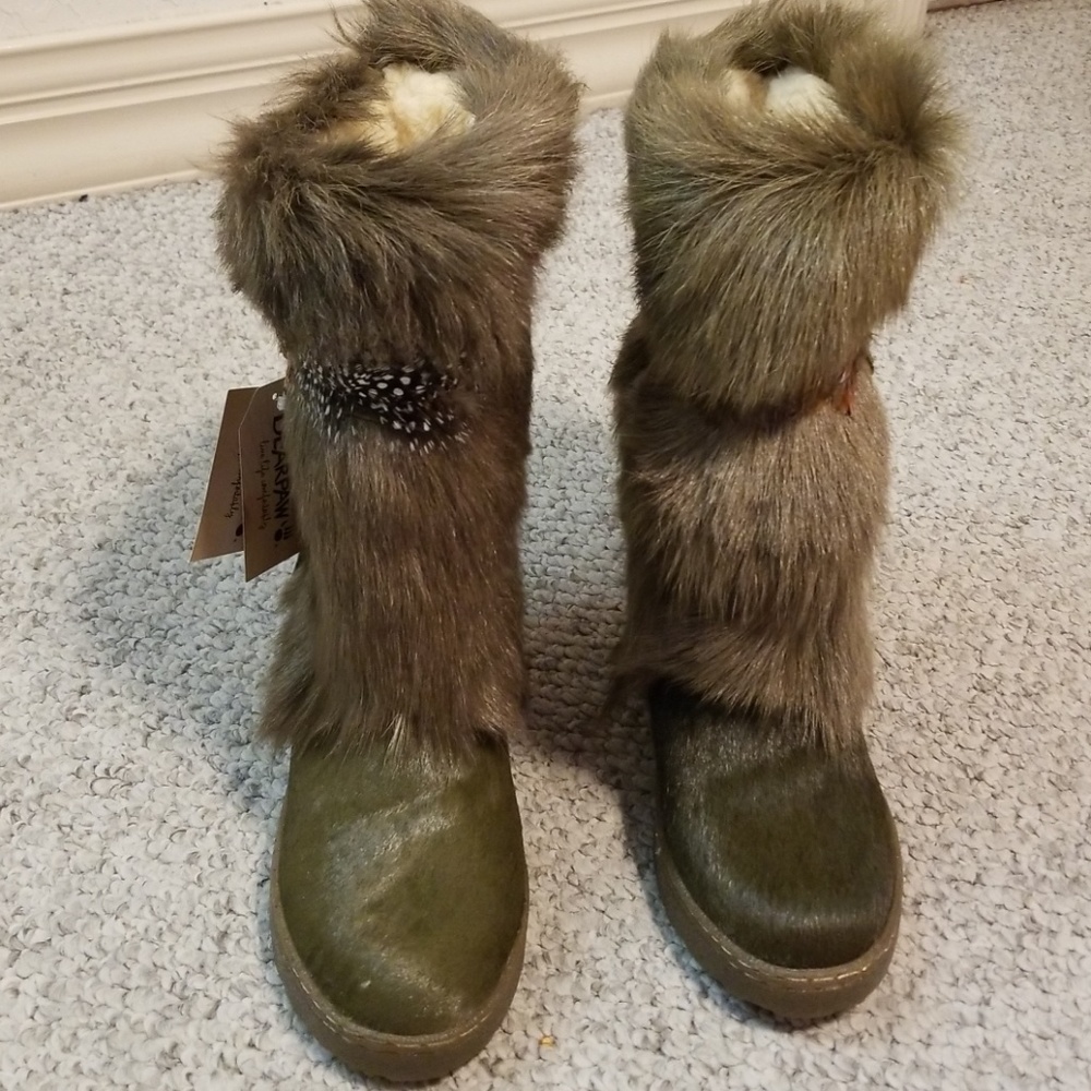 New BEARPAW cute fluffy boots. Size 8